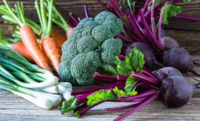 Tavaszi zöldségek - brokkoli, cékla, répa, spenót, spárga